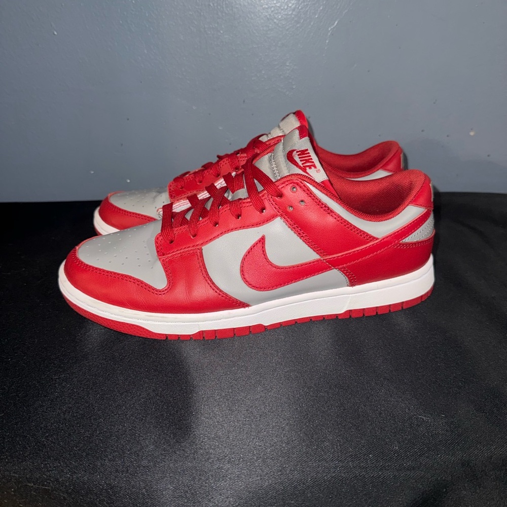 Nike Men's Red and Gray Low-Top Sneakers